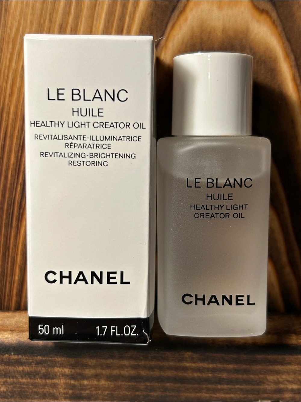 CHANEL Le Blanc Huile Healthy Light Creator Oil - White & Black Accents